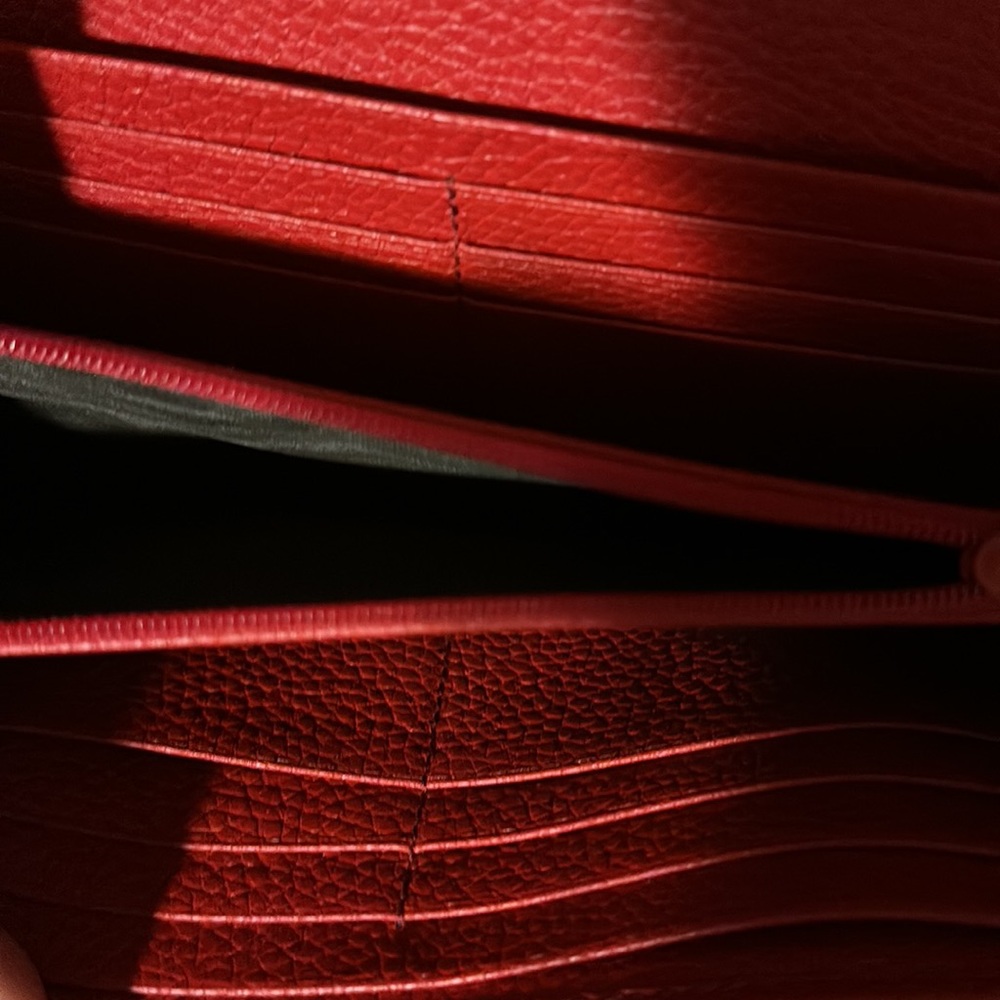 Color red - Picture 3 of 5